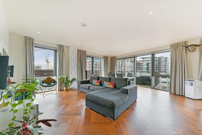 Flat for sale in Capital Building, New Union Square SW11