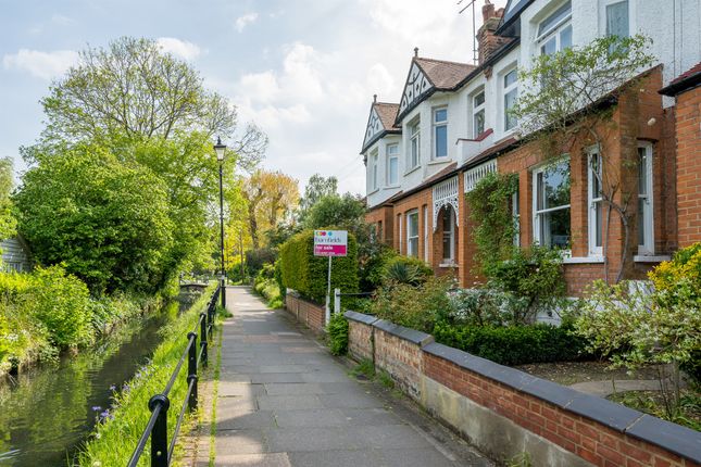 Thumbnail Terraced house for sale in River View, Enfield