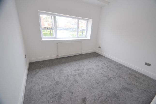 Flat 1, 47a, Goodwyn Avenue, Mill Hill photo 4