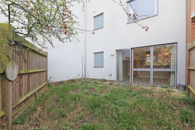 Flat for sale in Brockley Way, London