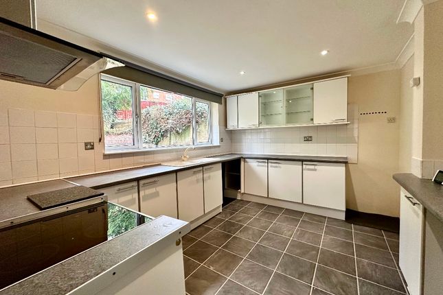 9 Redcar Road, Romford photo 2