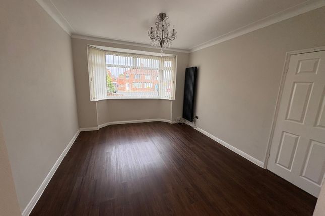 30, Hill Top Crescent, DONCASTER photo 3