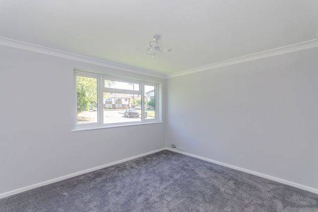 Badminton Close, Northolt photo 4