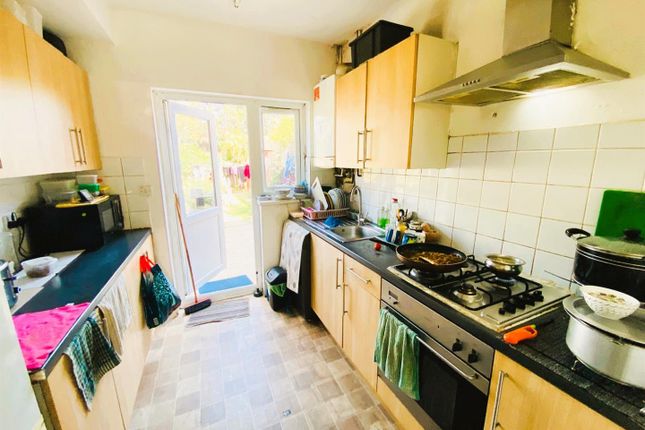 92, Hinton Avenue, Hounslow photo 4