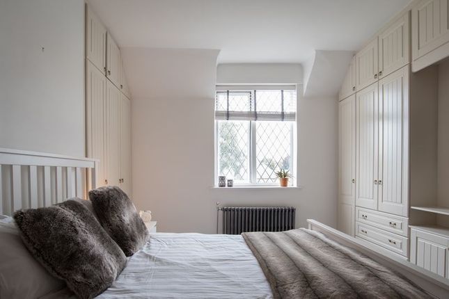 2 Bed Property For Sale In Stratford Road Hockley Heath Solihull