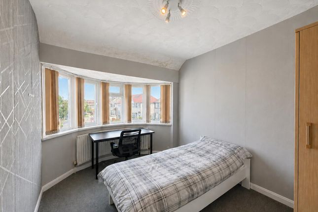 41, St. Crispins Close, Southall photo 4