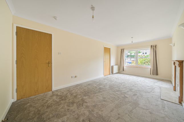 Flat 6,, Waterford Court, Cheltenham photo 3
