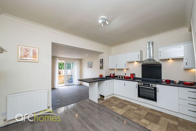 208 Bag Lane, Manchester photo 3