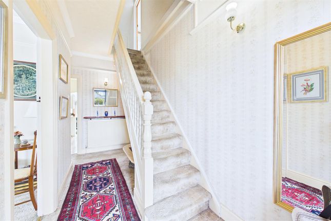 6, Robin Lane, Clevedon photo 4