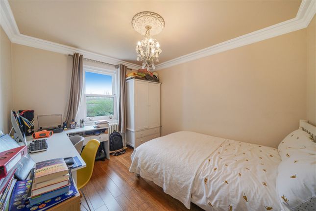 End terrace house for sale in Albert Terrace, Milton Avenue, London