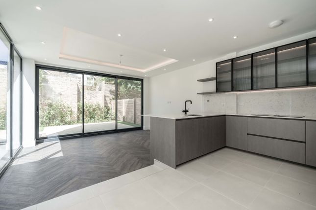 House D, 6 Castlebar Hill, London photo 3