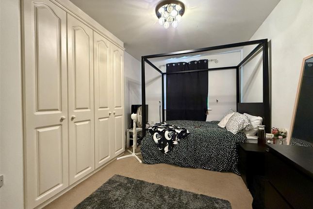 Flat 3 Oliver House, Wain Avenue, Chesterfield photo 4