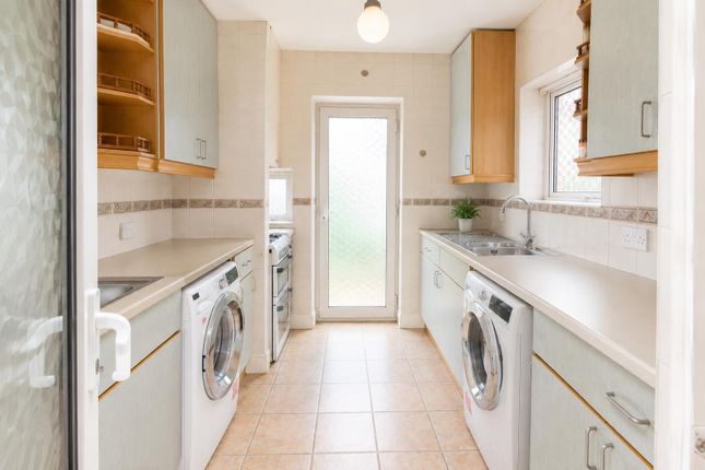 6, Hedgerley Gardens, Greenford photo 2