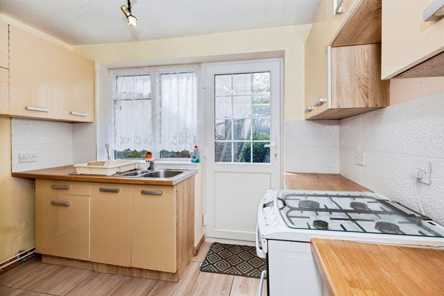 40a, Woodland Avenue, Slough photo 4