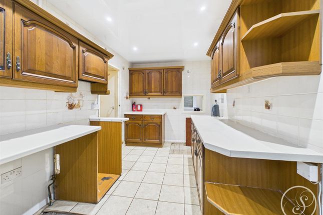 351, Gledhow Lane, Leeds photo 3
