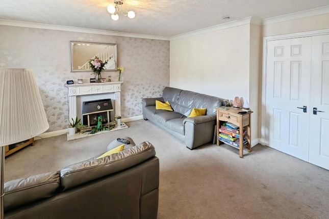 16, Parnall Crescent, Bristol photo 2