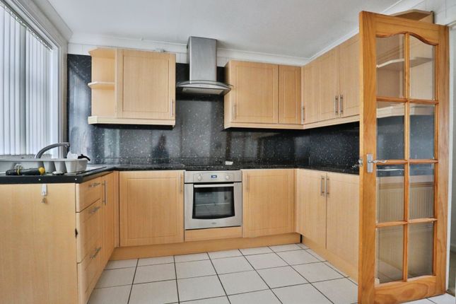 29, Hebden Walk, Leeds photo 4