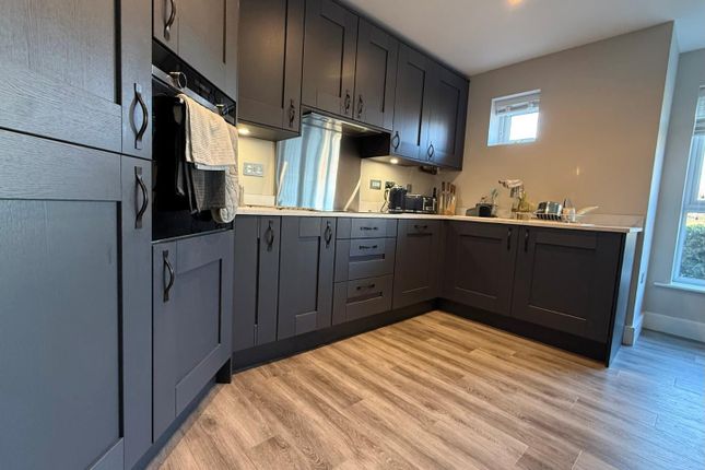 Flat 4, 15, Conquerors Way, Northampton photo 4