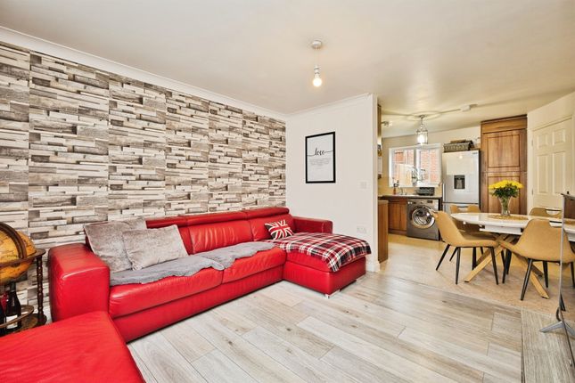 2, Sherwell Close, Yeovil photo 4