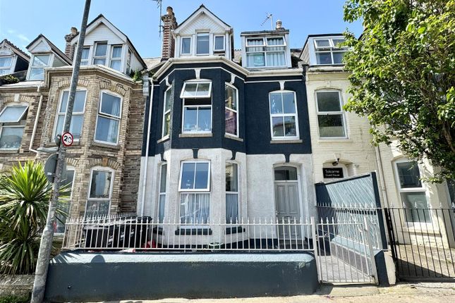 Studio flat on Flat 6, El Mero, Newquay, £625/mo