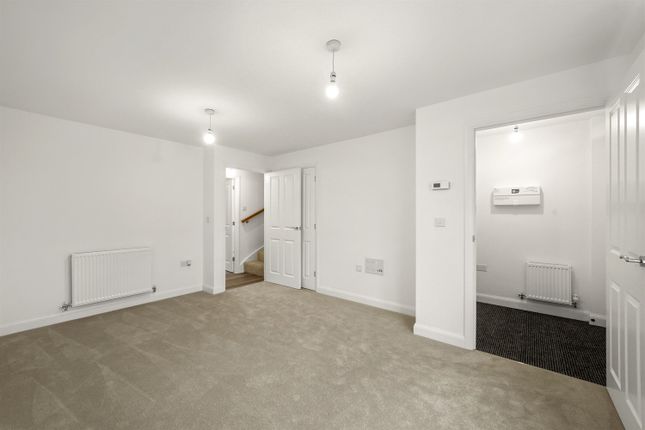 Monmouth Drive, Stafford photo 4
