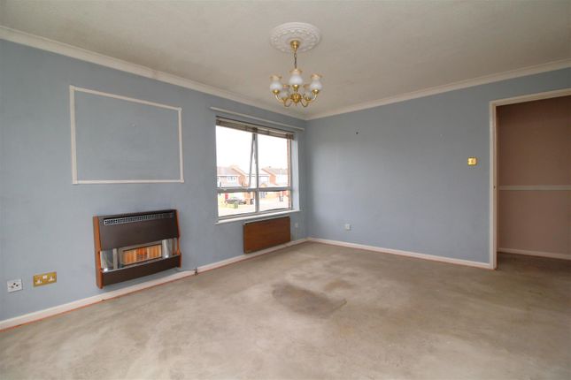 30, Stoneleigh Court, Peterborough photo 3