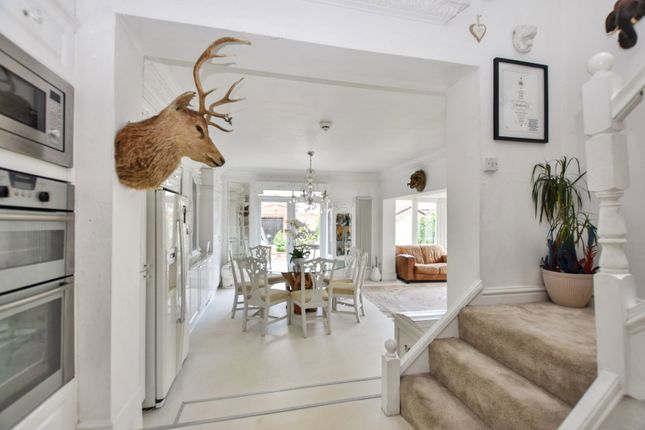 31, Bromley Mount, Wakefield photo 4