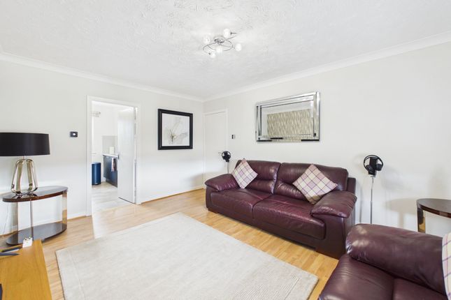 Flat C, 6 Violet Gardens, Carluke photo 3