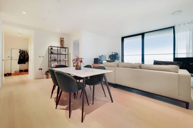 Thumbnail Flat for sale in Bagshaw Building, Wardian, Canary Wharf, London