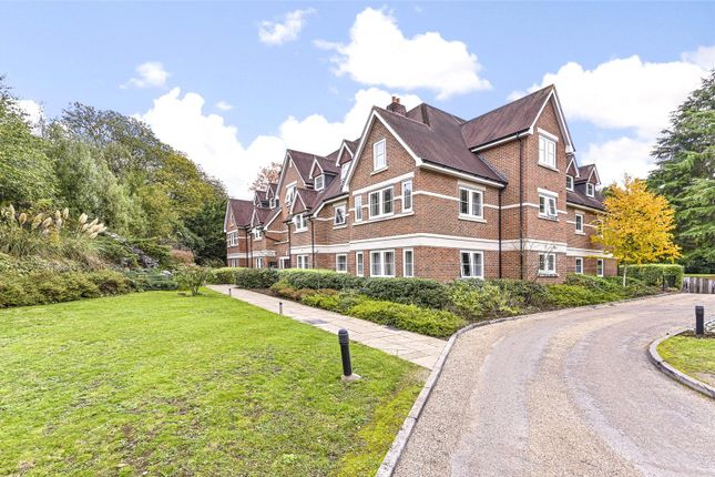 Flat for sale in Lakewood, Portsmouth Road, Esher, Surrey