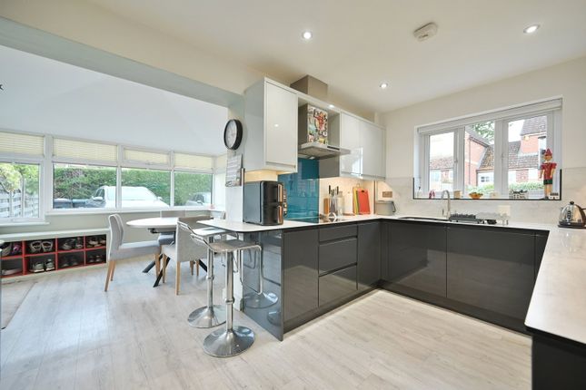51, Aismunderby Close, Ripon photo 3