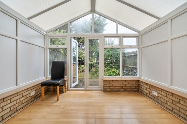 25, Bancroft Chase, Hornchurch photo 3