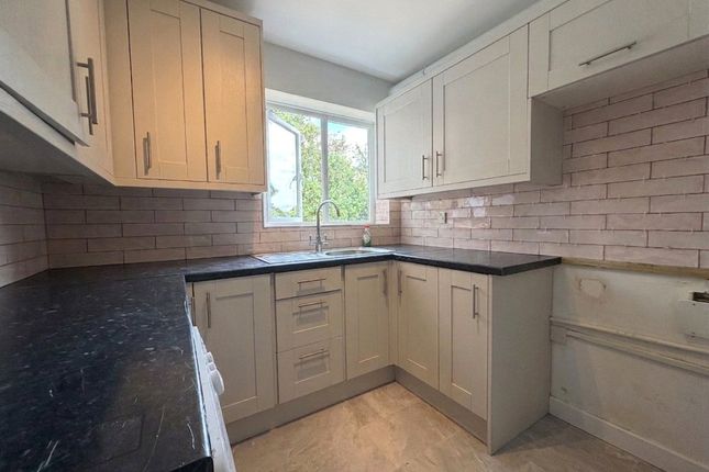 44 Beverley Court,, Cedar Drive, Berkshire photo 2