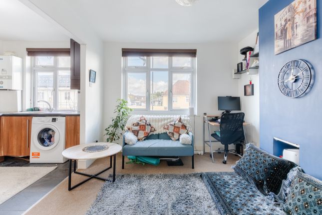 1-bed flat on First Floor Flat, Bristol, £155,000