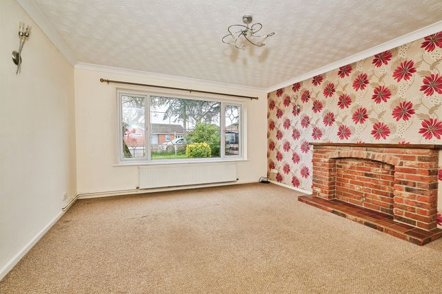 38, Knights End Road, March photo 3
