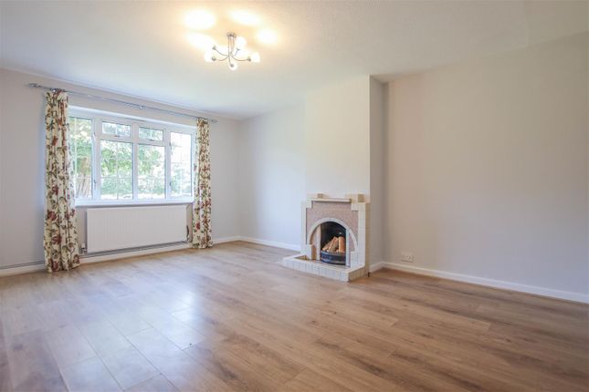 66, Birch Green, Hertford photo 2