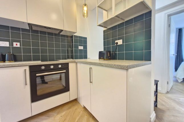 Thumbnail Flat to rent in Parker Mews, London