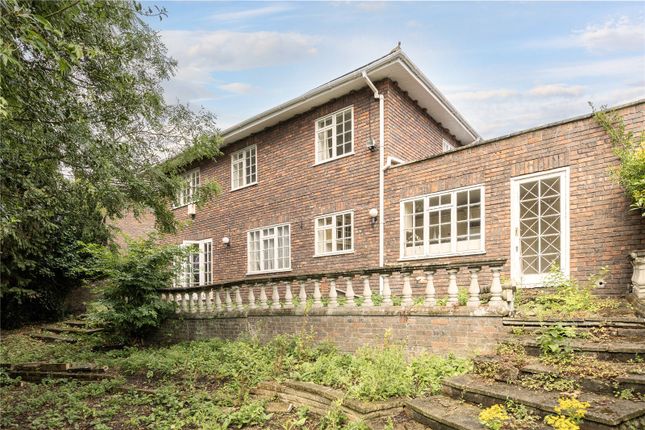 8, Camelot Close, London photo 4