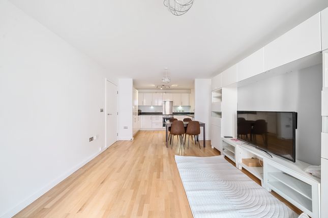 Parkside Avenue, London photo 3