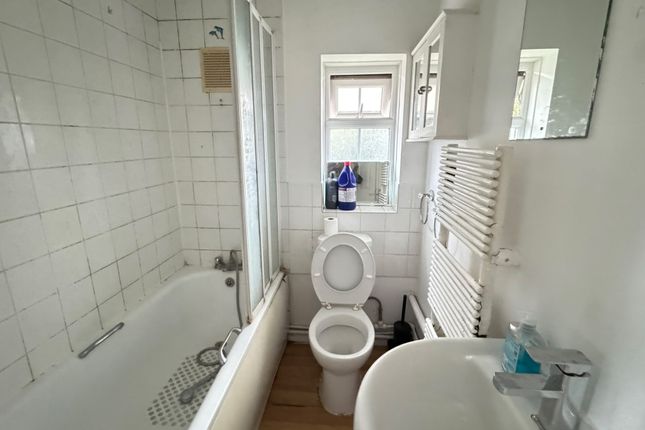 22, Bondfield Avenue, Hayes photo 5