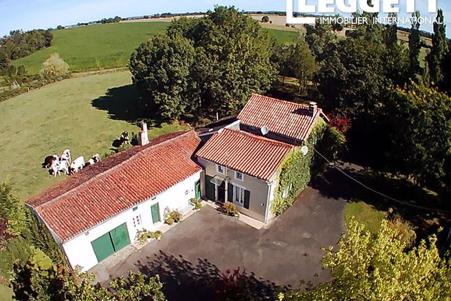 Thumbnail Villa for sale in Marillet, Vendée, Pays De La Loire