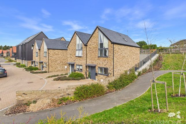 24 Ironbroom Crescent, Chelmsford photo 2