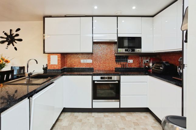 Flat 46, Waterway House,, Medway Wharf Road, Kent photo 4