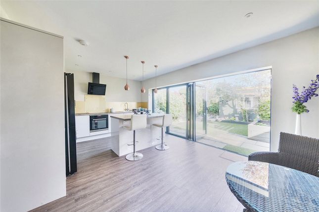2, Dudley Close, Surrey photo 4