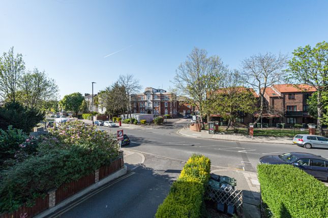 Flat to rent in Weir Road, Balham