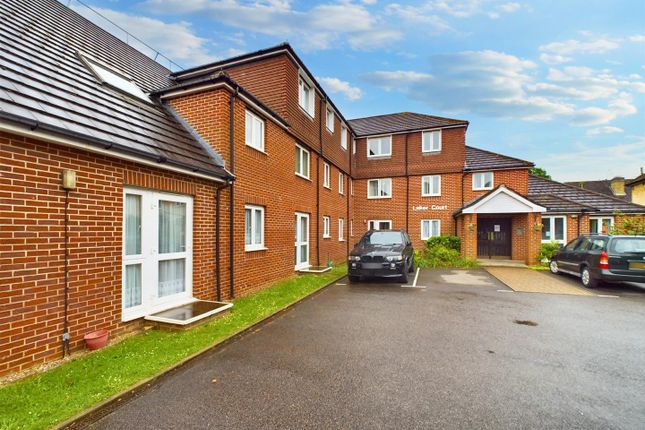 Thumbnail Flat for sale in Gales Drive, Crawley