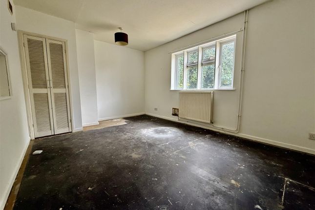 2, Thames Close, Swindon photo 4