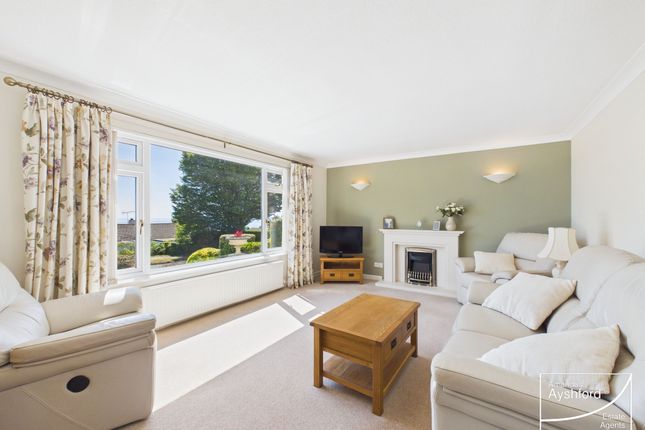16 Brendons Avenue, Torquay photo 2