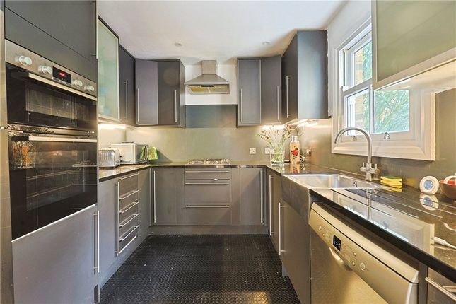 Flat 17 Dovedale Gardens, 465, Battersea Park Road, London photo 3