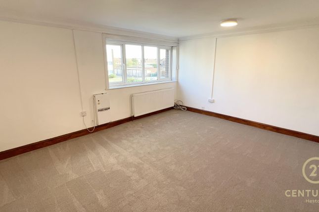 9, Sandown Close, HOUNSLOW photo 2
